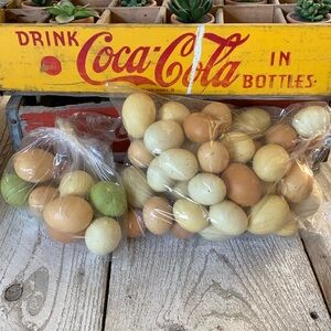 Lightweight Plastic Speckled Eggs in Pretty Neutral Shades